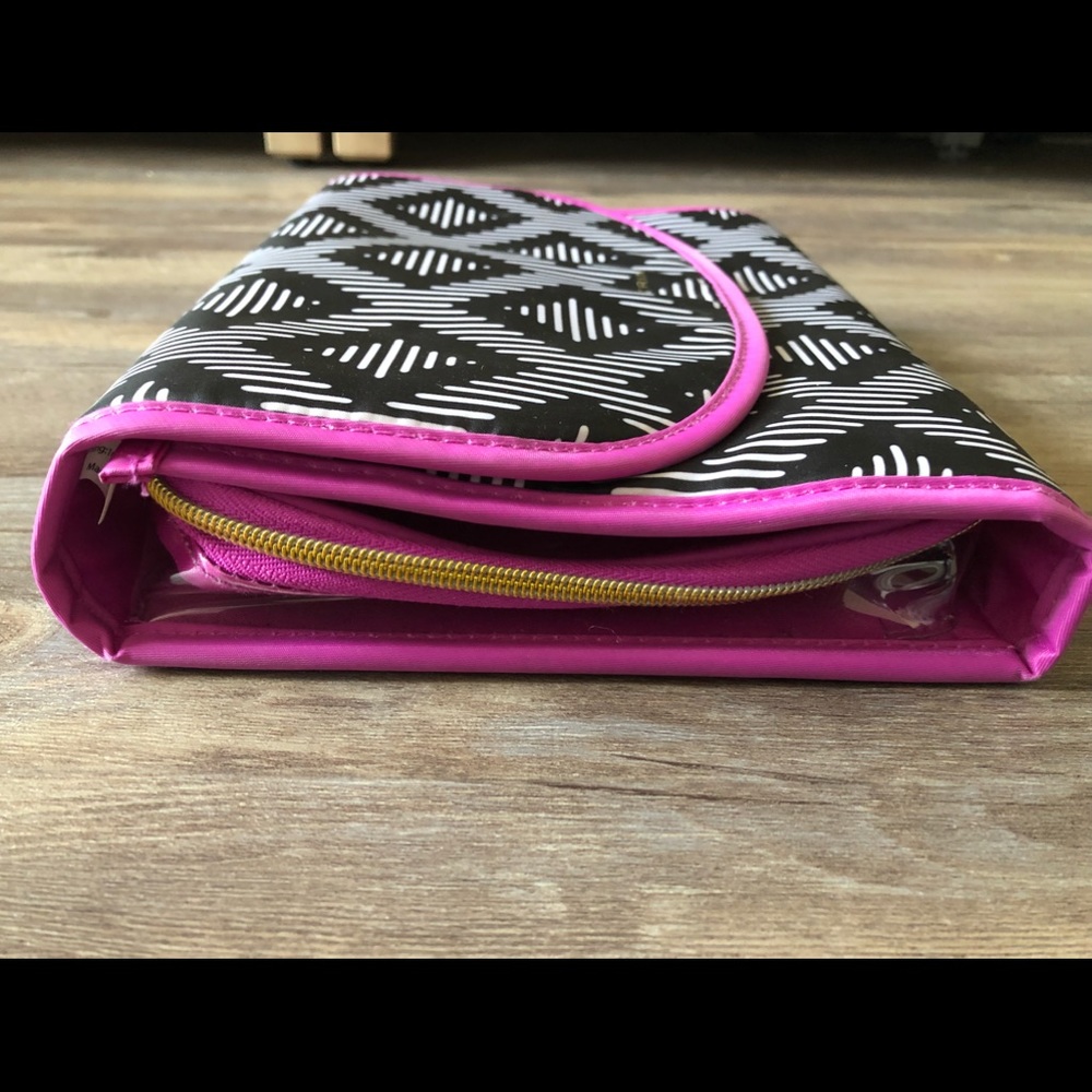 Travel makeup organizer (with brush inserts)